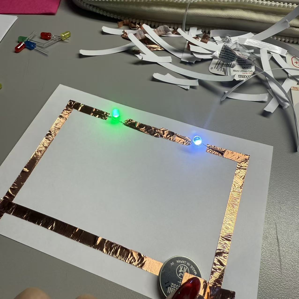 And find out I need to put two batteries to make it work